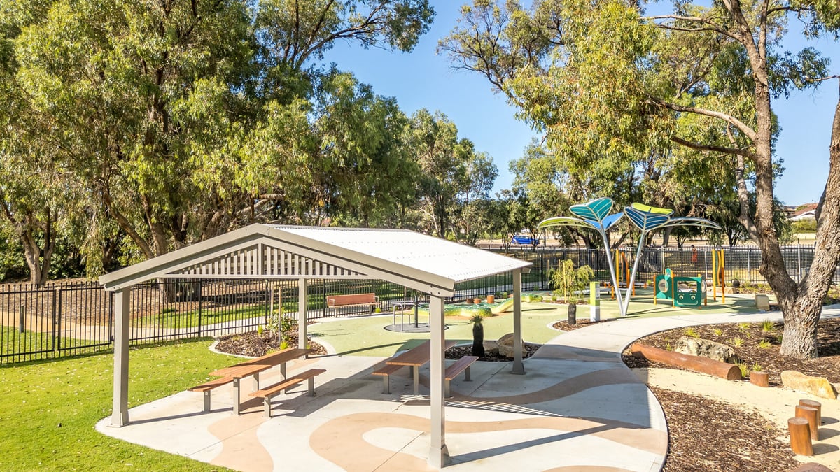 PI Vista 4 Post Shelter 001