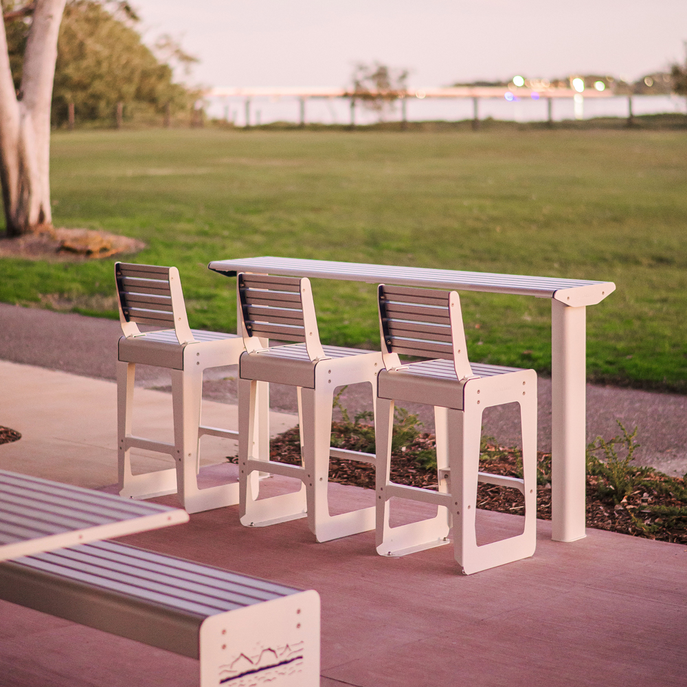 PI-Hyve-Bar-Table-001