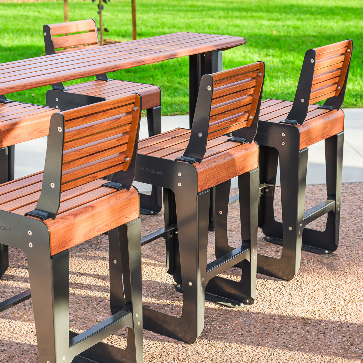 PI-Hyve-Bar-Table-011
