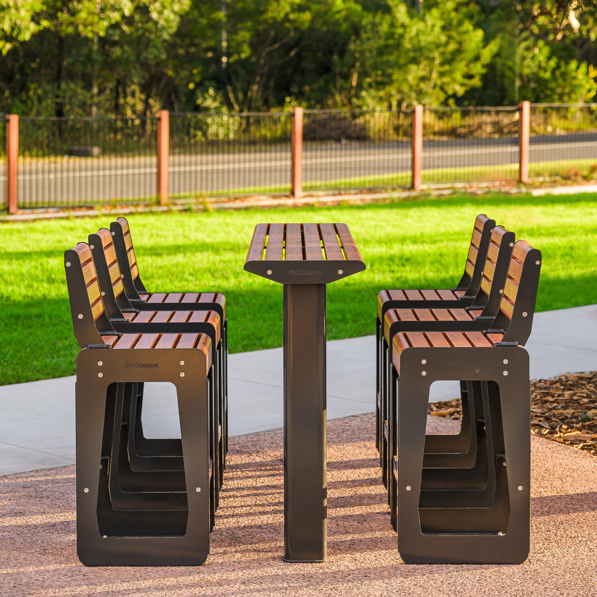 PI-Hyve-Bar-Table-012